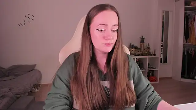 WalkingGirl online show from November 28, 2025, 8:00 pm