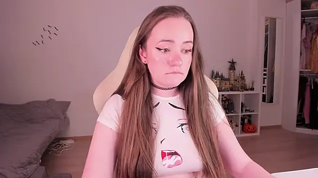 WalkingGirl online show from December 3, 2025, 9:02 pm