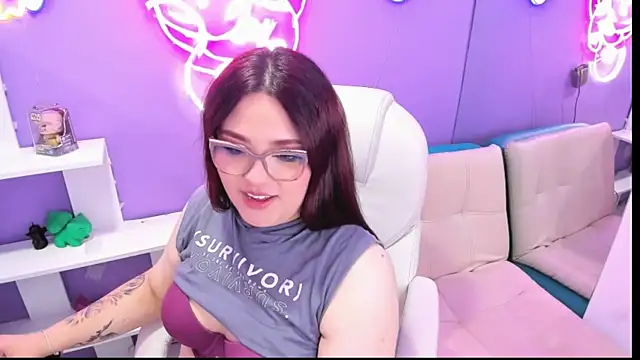 Camiila Osorio online show from September 12, 2025, 7:36 pm