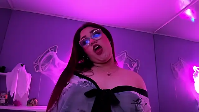 Camiila Osorio online show from October 24, 2025, 6:26 pm