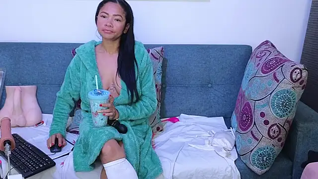 anellejones online show from March 19, 2025, 6:46 am