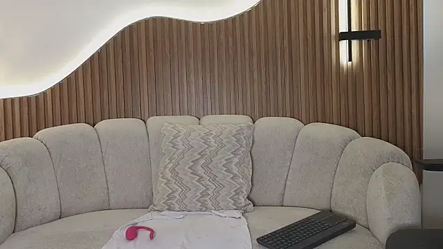 Snapshot of anellejones chatting on July 1, 2026, 7:24 pm anellejones online show from July 1, 2026, 7:24 pm