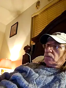 Snapshot of coolbrease10 chatting on December 3, 2024, 5:53 am coolbrease10 online show from December 3, 2024, 5:53 am