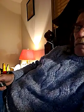 Snapshot of coolbrease10 chatting on December 4, 2024, 8:01 am coolbrease10 online show from December 4, 2024, 8:01 am