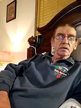 Snapshot of coolbrease10 chatting on December 10, 2024, 5:17 am coolbrease10 online show from December 10, 2024, 5:17 am