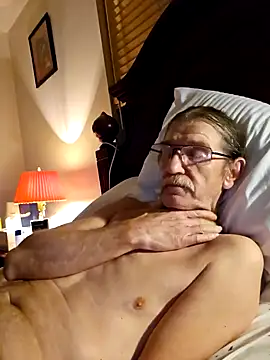 Snapshot of coolbrease10 chatting on December 16, 2024, 5:27 am coolbrease10 online show from December 16, 2024, 5:27 am