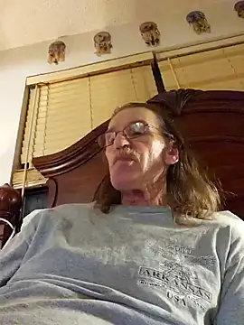 Snapshot of coolbrease10 chatting on December 31, 2024, 8:04 am coolbrease10 online show from December 31, 2024, 8:04 am