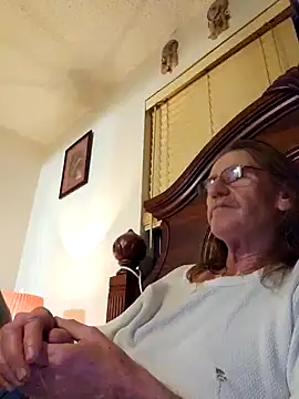 Snapshot of coolbrease10 chatting on January 22, 2025, 5:48 am coolbrease10 online show from January 22, 2025, 5:48 am