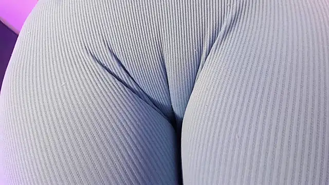 cloehonney online show from March 11, 2025, 12:11 am