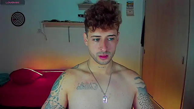 Snapshot of Ares_blue chatting on January 13, 2026, 12:21 pm Ares blue online show from January 13, 2026, 12:21 pm