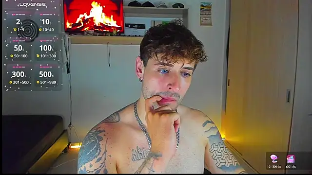 Snapshot of Ares_blue chatting on February 17, 2026, 12:07 am Ares blue online show from February 17, 2026, 12:07 am