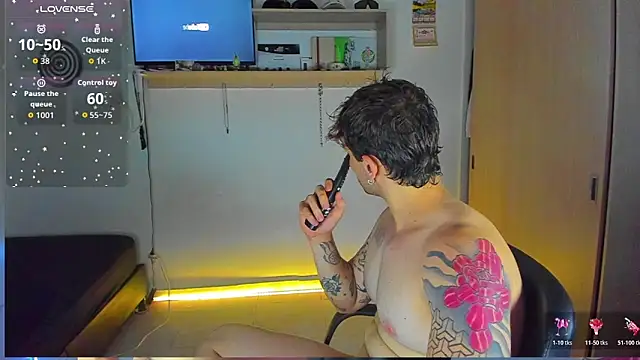 Snapshot of Ares_blue chatting on February 18, 2026, 1:23 am Ares blue online show from February 18, 2026, 1:23 am