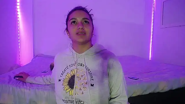 Laurenkenner  online show from March 20, 2025, 9:24 pm