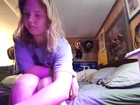 Ryan and Aurora online show from April 9, 2026, 12:21 pm