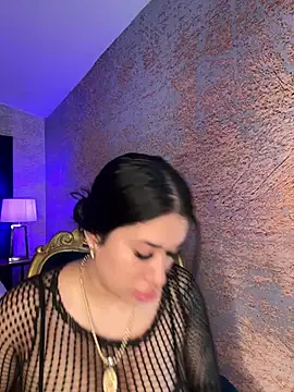 kiim taaylor online show from February 10, 2025, 11:36 am