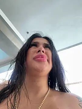 kiim taaylor online show from February 17, 2025, 11:34 am