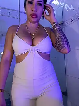 kiim taaylor online show from March 9, 2025, 12:42 pm