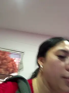 kiim taaylor online show from September 9, 2025, 3:33 pm