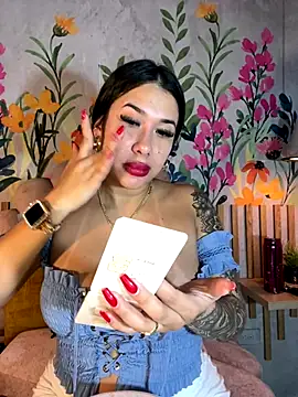 kiim taaylor online show from September 28, 2025, 12:54 pm