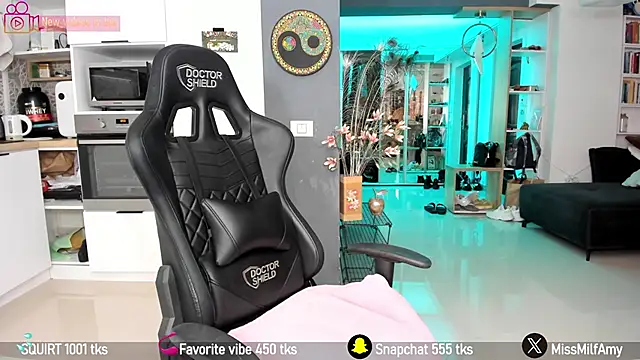 AmySuperHeroes online show from February 10, 2025, 9:14 am