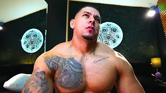 MassimoWalton2 online show from November 15, 2025, 2:02 pm