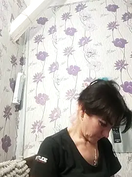 SweetLeila40 online show from February 27, 2025, 8:20 pm