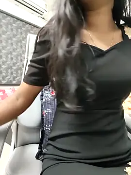 yhona darling online show from May 18, 2026, 6:36 pm