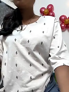 yhona darling online show from May 19, 2026, 7:53 pm