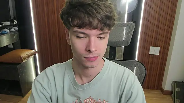 Snapshot of calvin_love_you chatting on July 21, 2026, 3:03 pm calvin love you online show from July 21, 2026, 3:03 pm