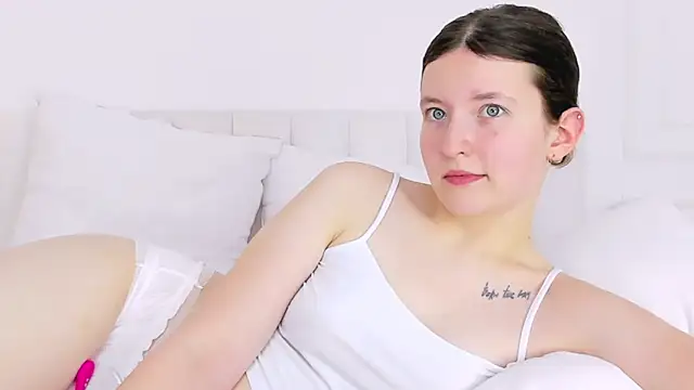 MoonAngelic online show from January 11, 2025, 6:24 am