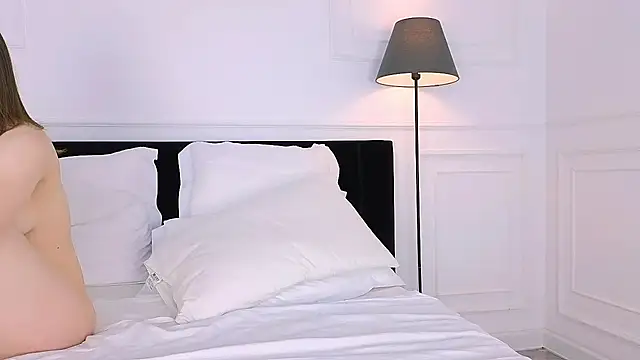 MoonAngelic online show from February 17, 2025, 6:53 am