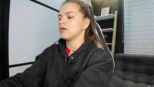 PaigeJayden online show from February 19, 2025, 2:12 am