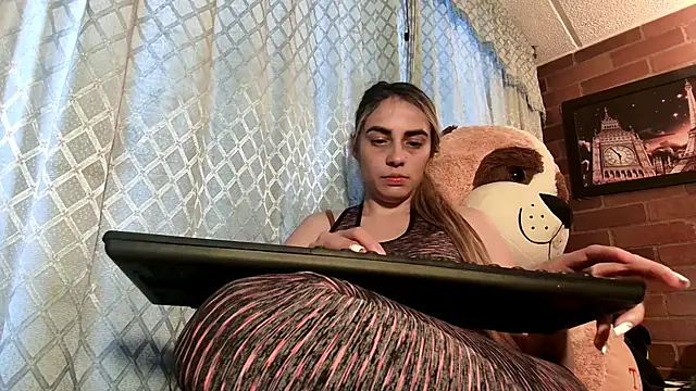 ValeriaLacrozee online show from September 19, 2025, 7:14 pm