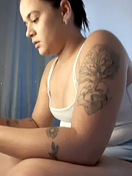 rebeccaareys online show from February 5, 2026, 8:35 pm