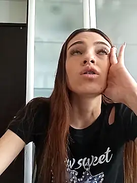 sofiarouge online show from October 6, 2025, 7:44 pm