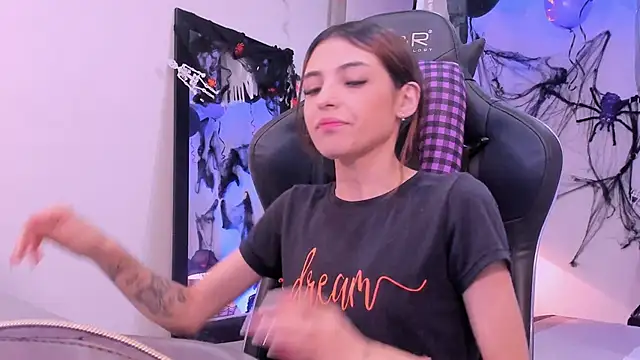 sofiarouge online show from October 8, 2025, 7:55 pm