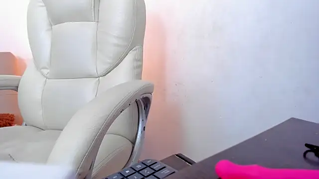 anyi restrepo online show from December 11, 2024, 2:33 pm