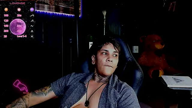 ZhoeStrong online show from March 10, 2025, 3:41 pm