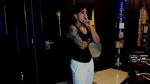 ZhoeStrong online show from October 5, 2025, 9:07 am