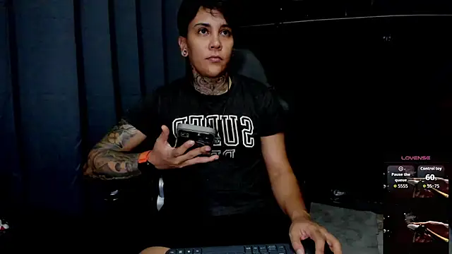 ZhoeStrong online show from November 21, 2025, 8:51 pm