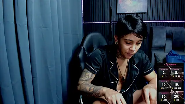 ZhoeStrong online show from November 26, 2025, 10:44 pm