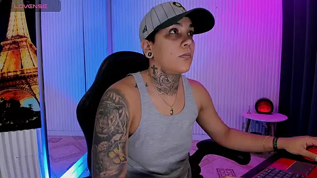 ZhoeStrong online show from April 21, 2026, 2:12 pm