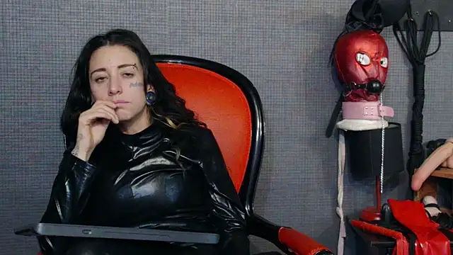 LusstCruella online show from March 4, 2025, 6:50 pm