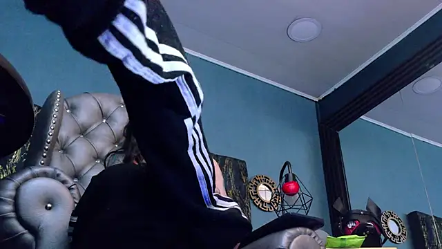 LusstCruella online show from April 16, 2026, 9:39 pm