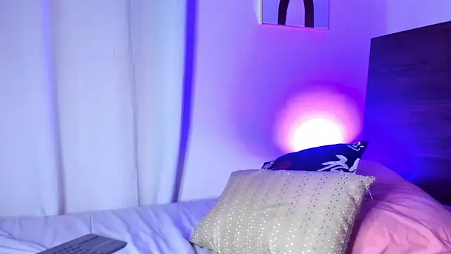 Snapshot of Martina_Miiller chatting on March 18, 2025, 4:48 pm Martina Miiller online show from March 18, 2025, 4:48 pm