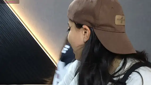 Laia and Aloby online show from March 2, 2026, 10:05 pm