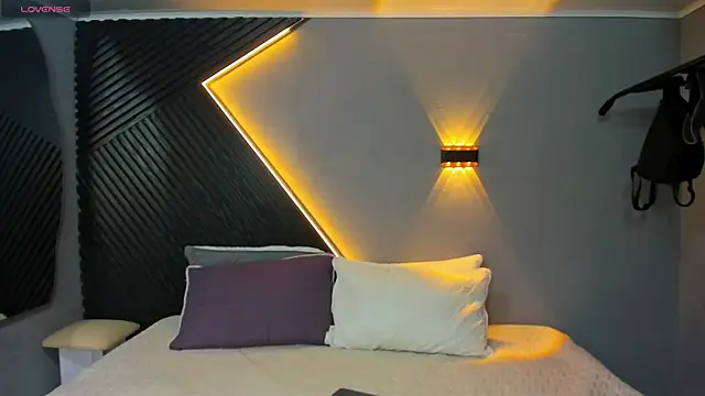 Laia and Aloby online show from April 14, 2026, 10:16 pm