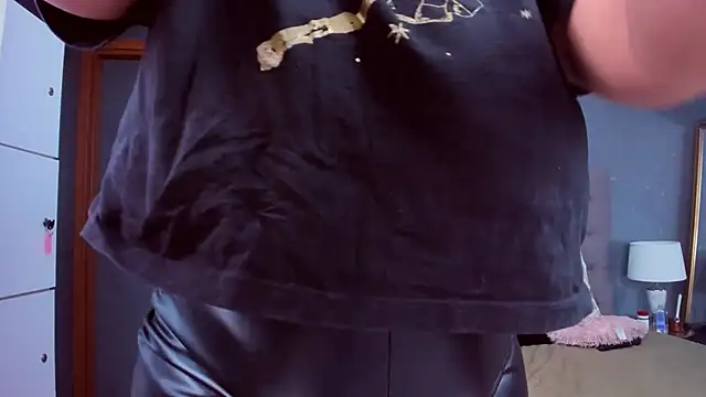 AmyCubes online show from February 13, 2025, 2:20 pm