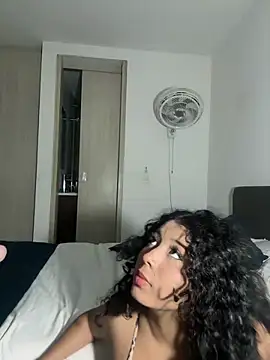 G Poseidon y Cloe online show from January 5, 2025, 8:42 pm