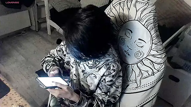 LisandreLaVenale online show from December 11, 2024, 11:10 pm